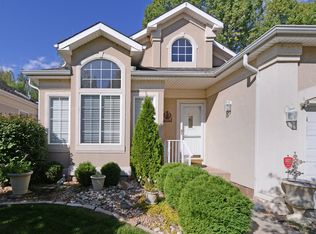 1045 Champion Cir, Longmont, CO 80503