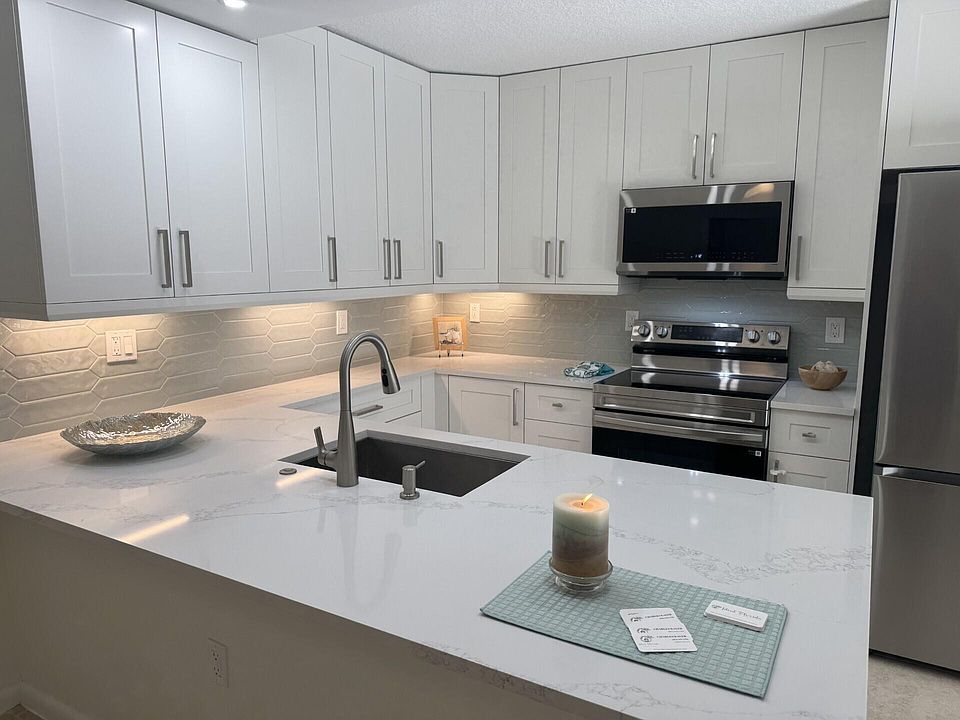 1st image of 404 Live Oak Lane