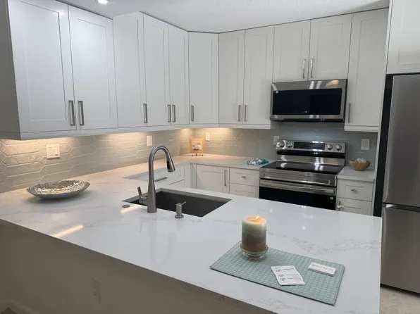 404 Live Oak Lane, Boynton Beach, FL 33436