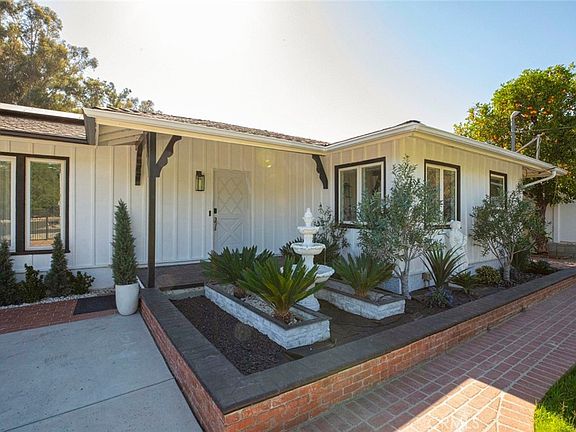 2nd image of 10431 Johanna Ave
