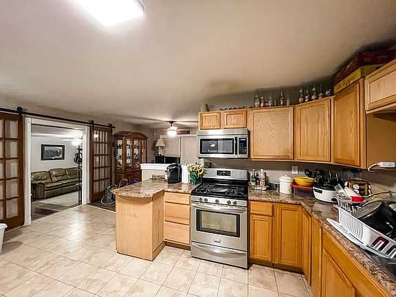 4th image of 229 Richmond Dr