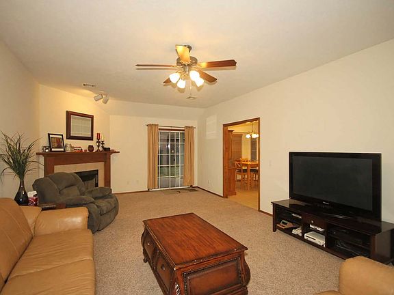 4th image of 408 Madison Place Dr