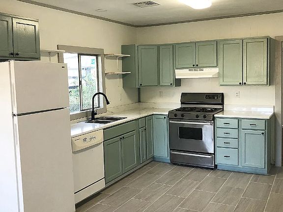 2nd image of 200 Roosevelt St #200