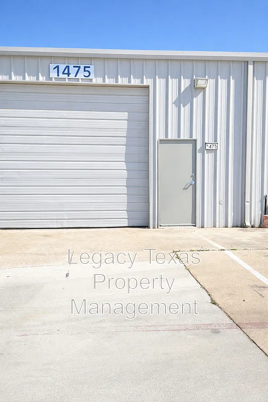 Studio, $1,300 — Photo 1