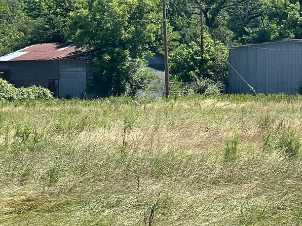 6 1st St, Crockett, TX 75835