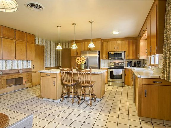 5th image of 2115 Canyon Dr
