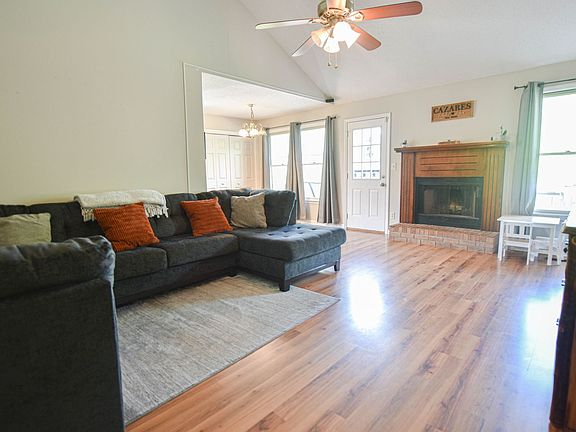 2nd image of 204 Windmeade Cir