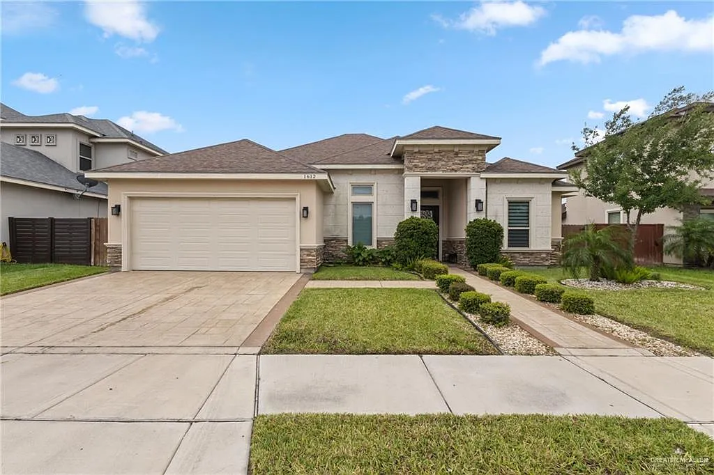 4 bed, 4.0 bath, 2494 sqft, $2,950 — Photo 1