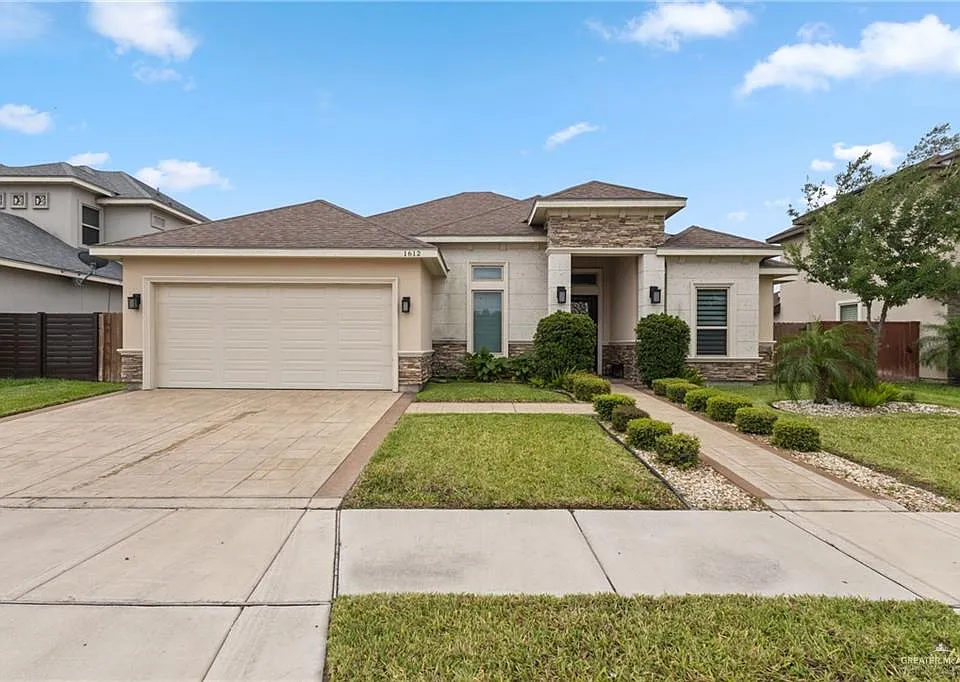 1612 Red River Ave