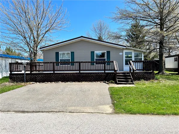 7341 Holly Vista Dr, Erie, PA 16509