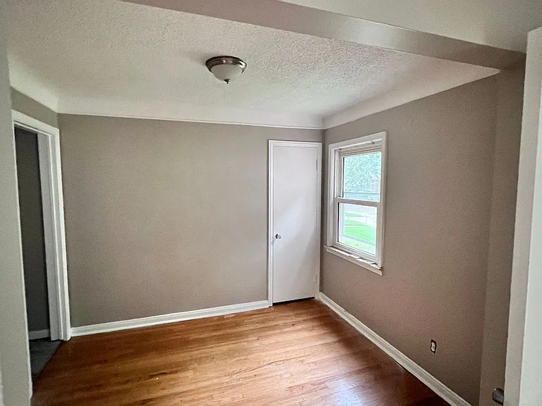 20261 Glastonbury Rd — Photo 12