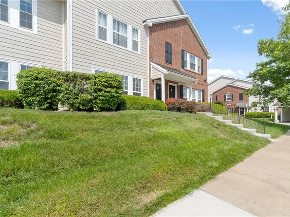 11613 Tomahawk Creek Pkwy APT G, Leawood, KS 66211