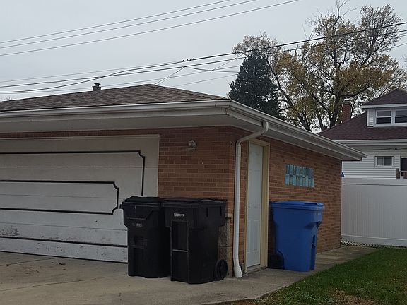 4th image of 7058 N Ottawa Ave