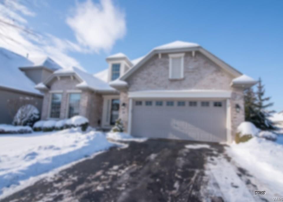 1st image of 260 Lord Byron Ln