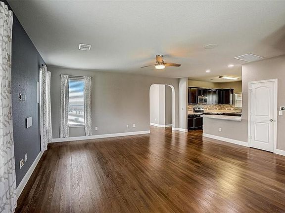 4th image of 1121 Badlands Dr