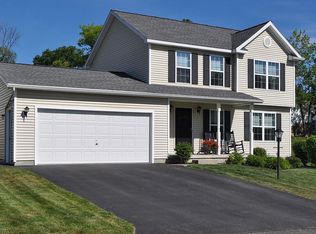 8 Autumn Ln, Troy, NY 12182