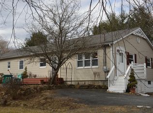 829 Gilbert Rd, Effort, PA 18330