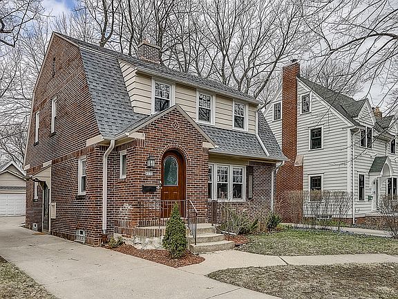 2nd image of 4233 N Woodburn St