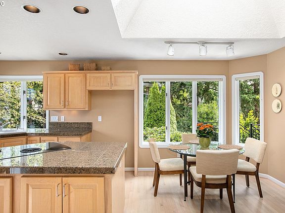 4th image of 3956 Rosepark Dr