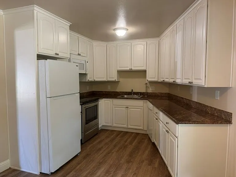 Woodside1255 — Photo 3