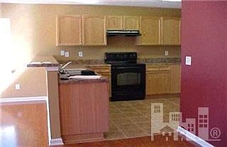 5th image of 1005 W Ashland Way