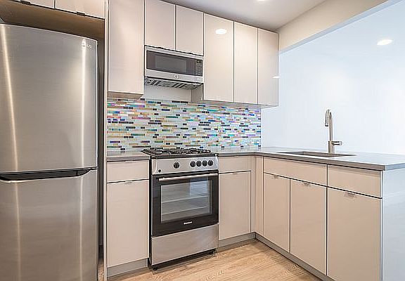 2nd image of 238 E 106th St APT 5C