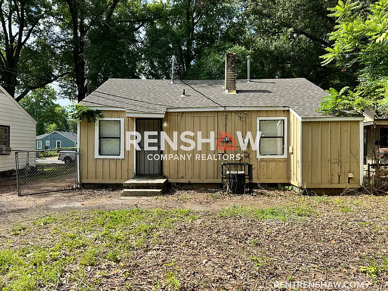 3760 Mandalay Dr — Photo 10