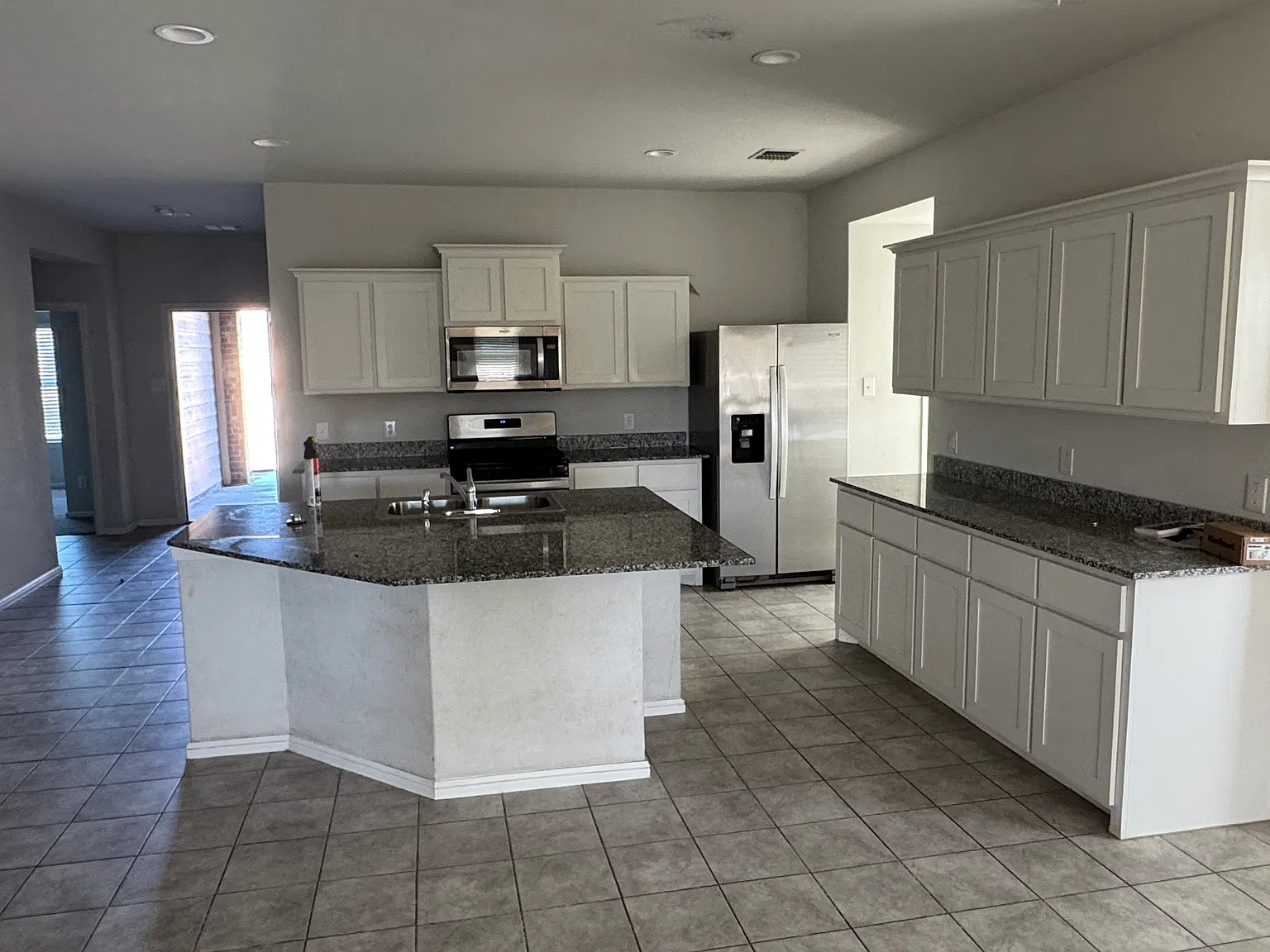 4 bed, 2085 sqft, $2,500 — Photo 3