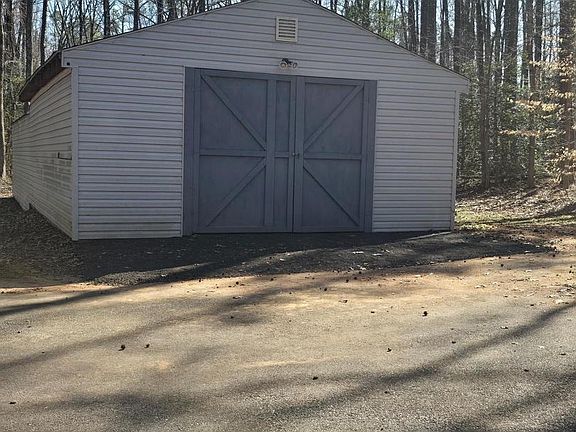 2nd image of 14288 Round Hill Rd