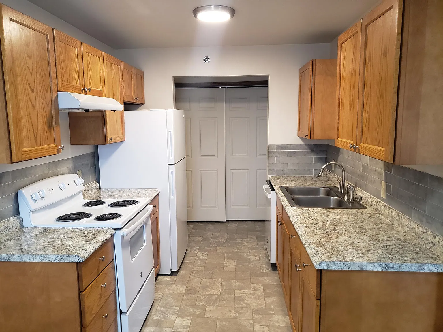 2 bed, 850 sqft, $1,195 — Photo 2