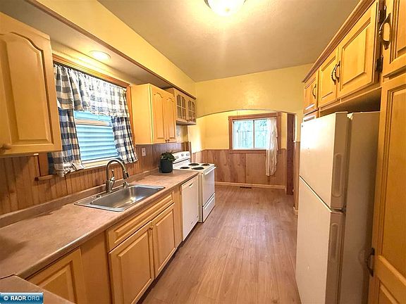 5th image of 722 Summit St