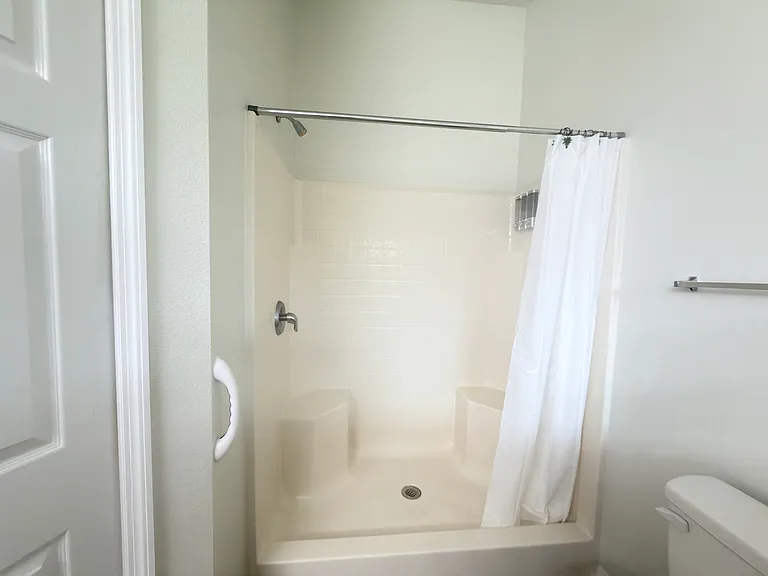 730 Garberia Dr — Photo 16