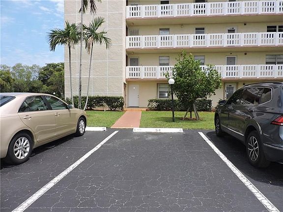 3rd image of 101 SE 3rd Ave APT 101