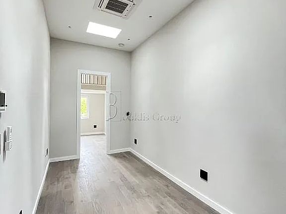 5th image of 2564 38th St APT 2
