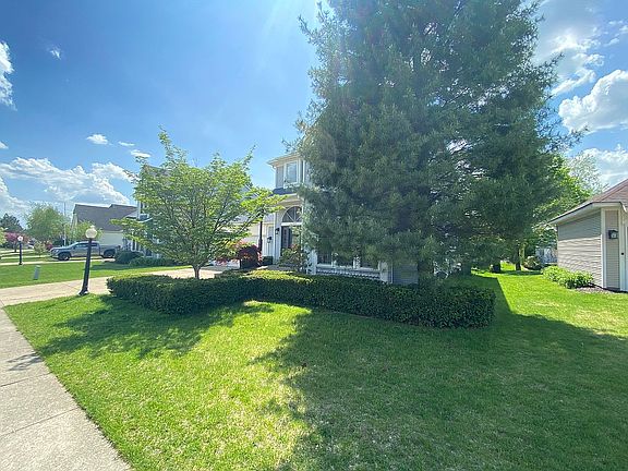 4th image of 787 Woodleigh Way