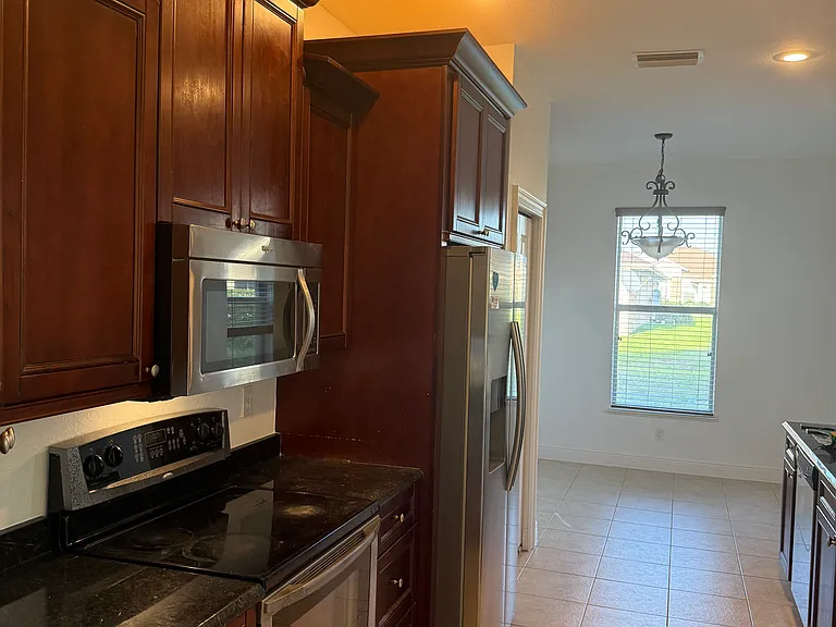 5016 Friars Cove St — Photo 7
