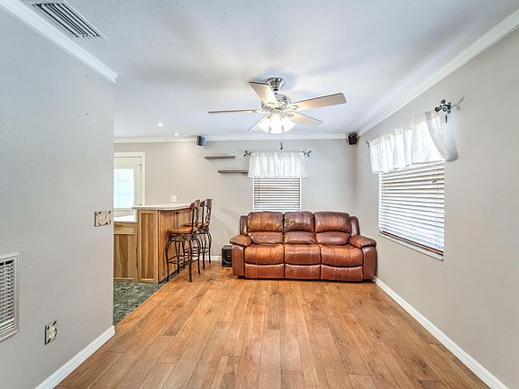5th image of 1011 N Maryland Ave