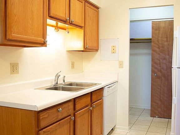 2nd image of 360 Beau Dr #5