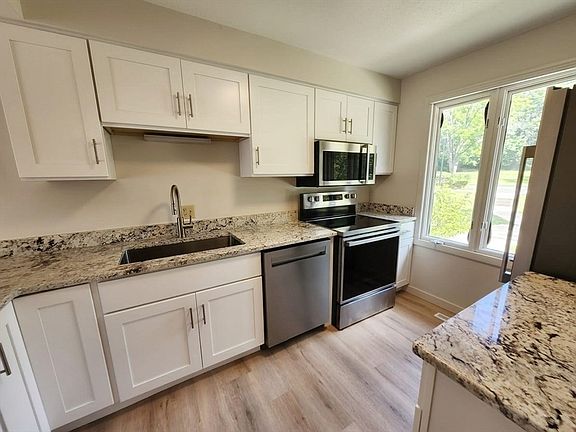 4th image of 10 Winston Ct Unit 10
