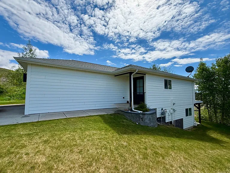 6465 Macarthur Dr — Photo 4