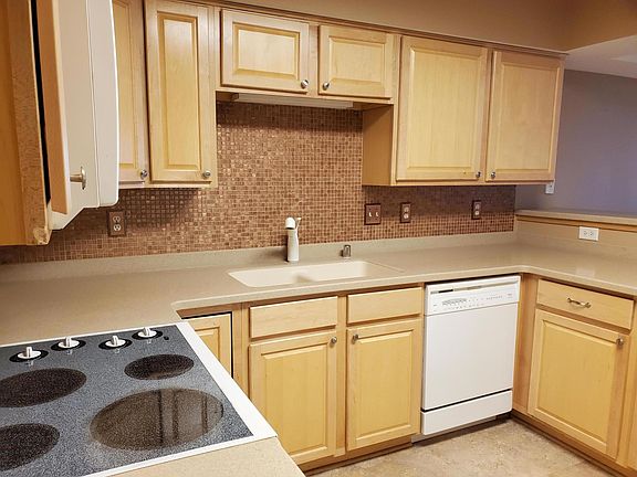 5th image of 415 N Lake St Unit 204