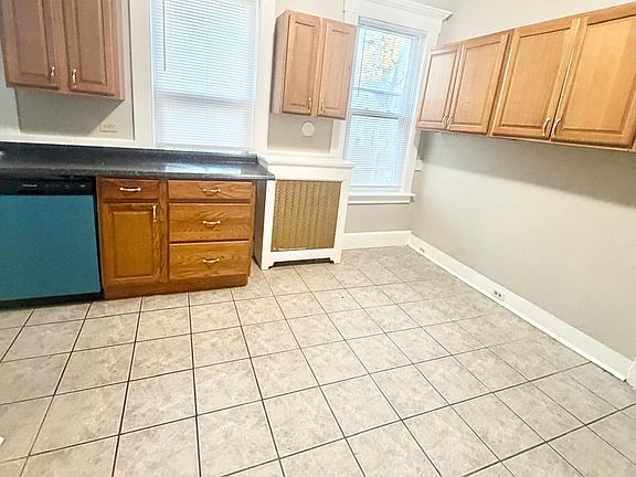 3rd image of 64 Stanley St #1A