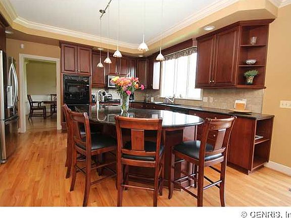 3rd image of 15 Crownwood Cir