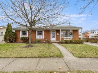 8912 Russell St, Livonia, MI 48150