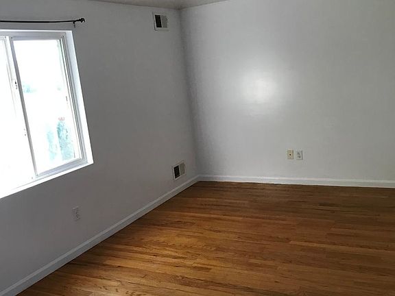 5th image of 110 Coursen Pl