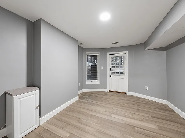 313 F St NE #A — Photo 10