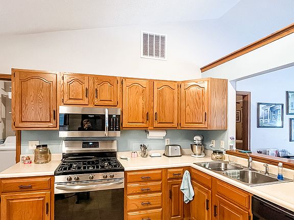 4th image of 1610 N Sommer Ln