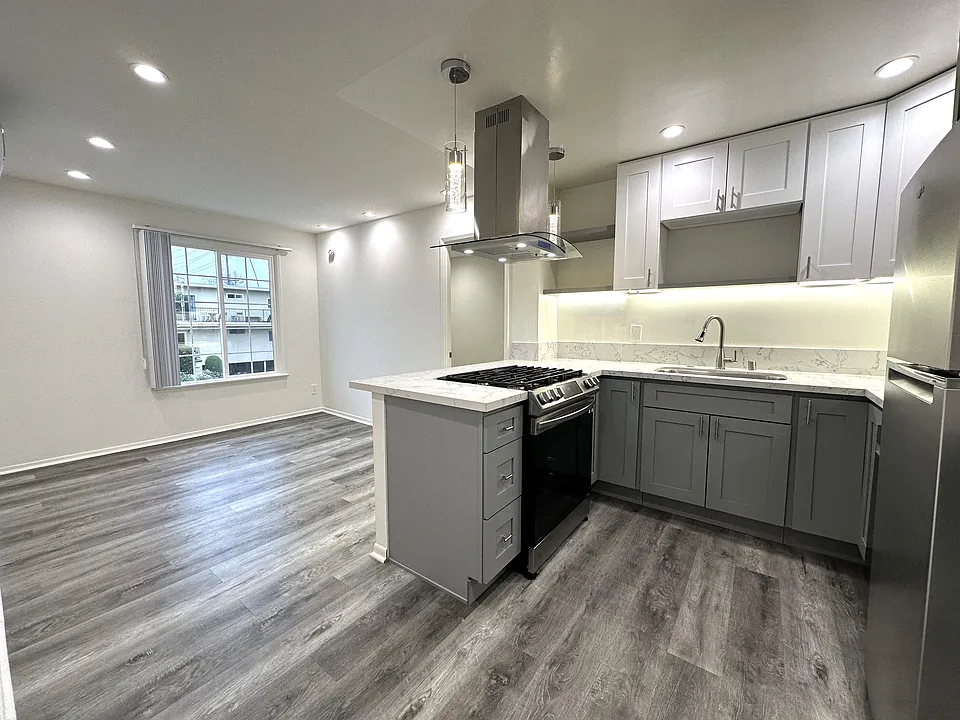 1706 Granville Ave #A4A