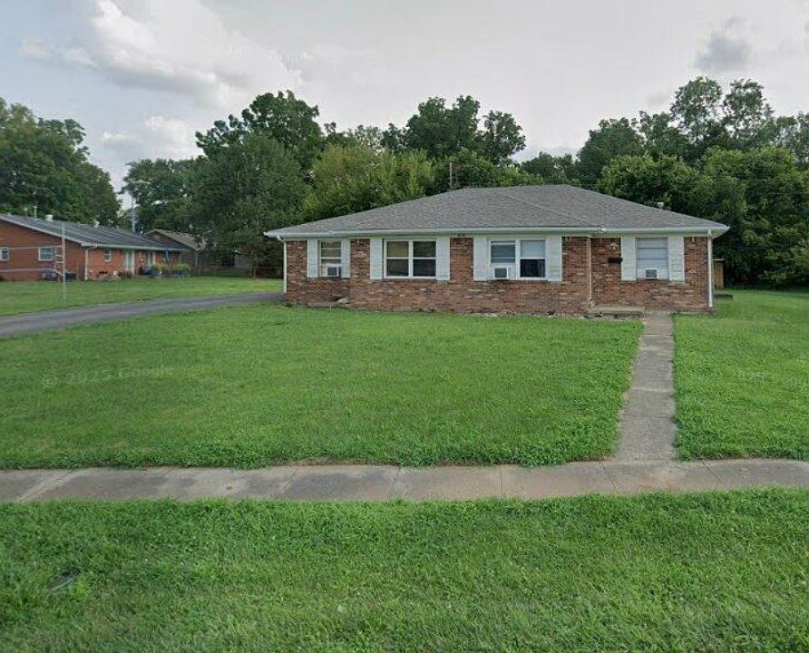 1st image of 638 Greenbriar Dr #B