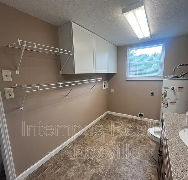 405 Iroquois Ln #2 — Photo 9